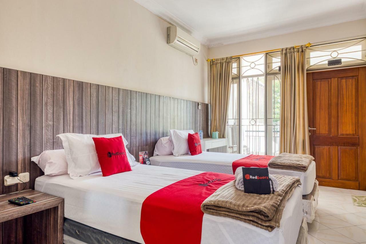 RedDoorz near UNTAG Surabaya Hotel Bagian luar foto