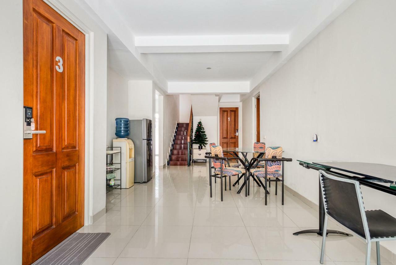 RedDoorz near UNTAG Surabaya Hotel Bagian luar foto