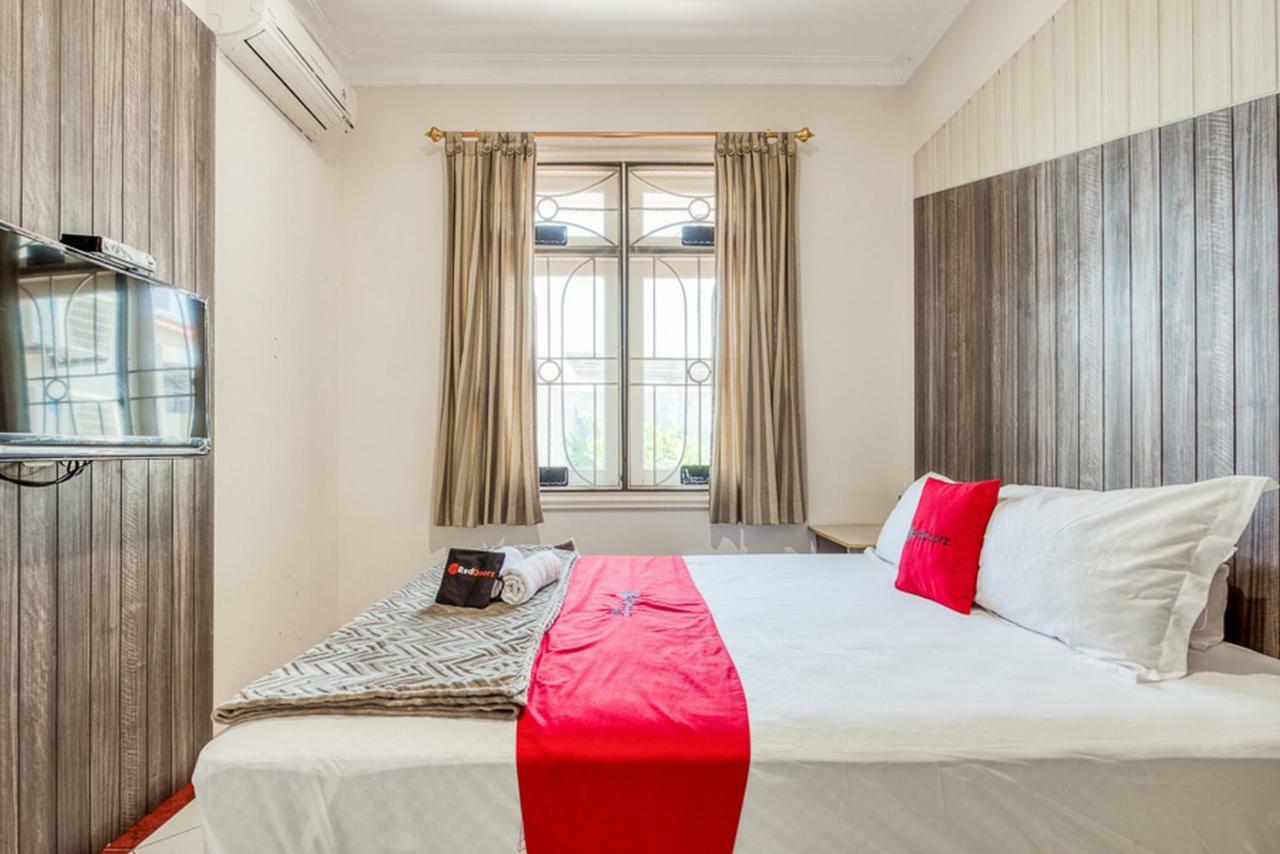 RedDoorz near UNTAG Surabaya Hotel Bagian luar foto